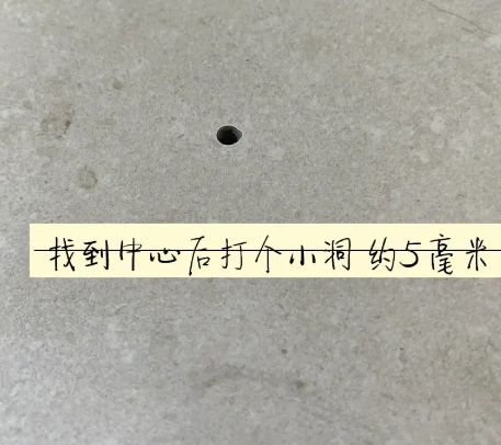 临江瓷砖空鼓维修公司专业解答在瓷砖铺贴过程中，如果砂料搅拌不均匀，将会带来以下问题