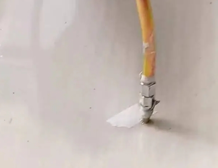 临江瓷砖空鼓维修公司专业解答在瓷砖铺贴过程中，如果使用的砂料过粗（如全部使用了粗砂），可能会导致以下问题